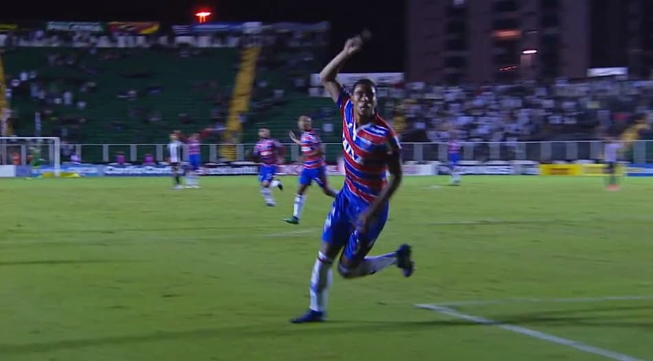 No Orlando Scarpelli, Fortaleza vence o Figueirense e assume a liderança