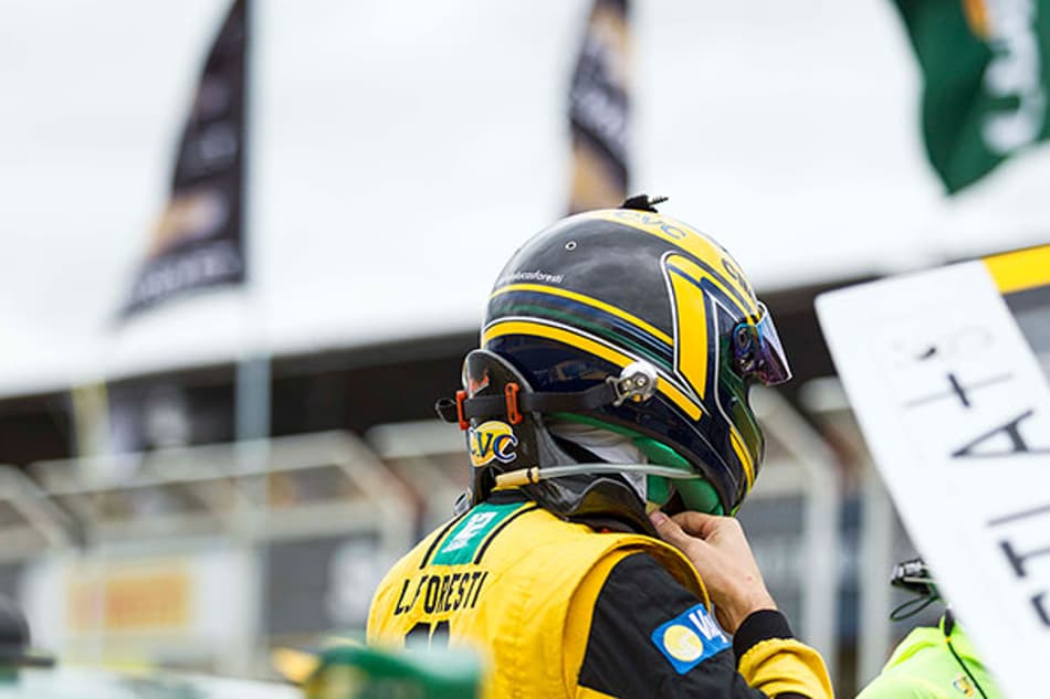 STOCK CAR: Foresti faz um P6 e depois acaba abandonando espremido por adversários