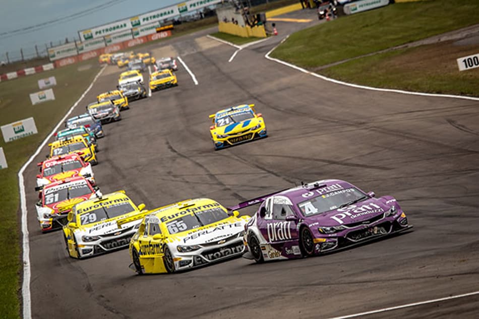 STOCK CAR: Julio Campos sobe nas vitórias de Marcos Gomes e Átila Abreu