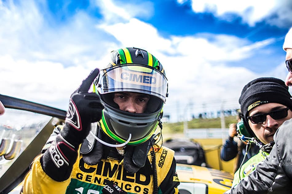 STOCK CAR: Pole, vitória e recorde de pontos colocam Marcos Gomes de volta à briga pelo título