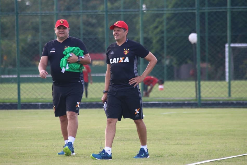 Claudinei Oliveira deixa o comando do Sport