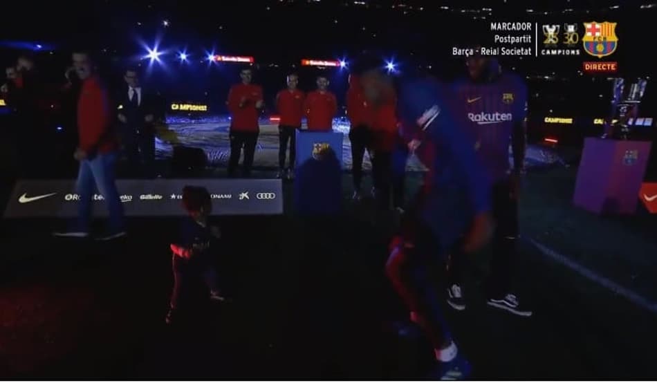 Yerry Mina rouba a cena em despedida de Iniesta com dança; Veja Mais