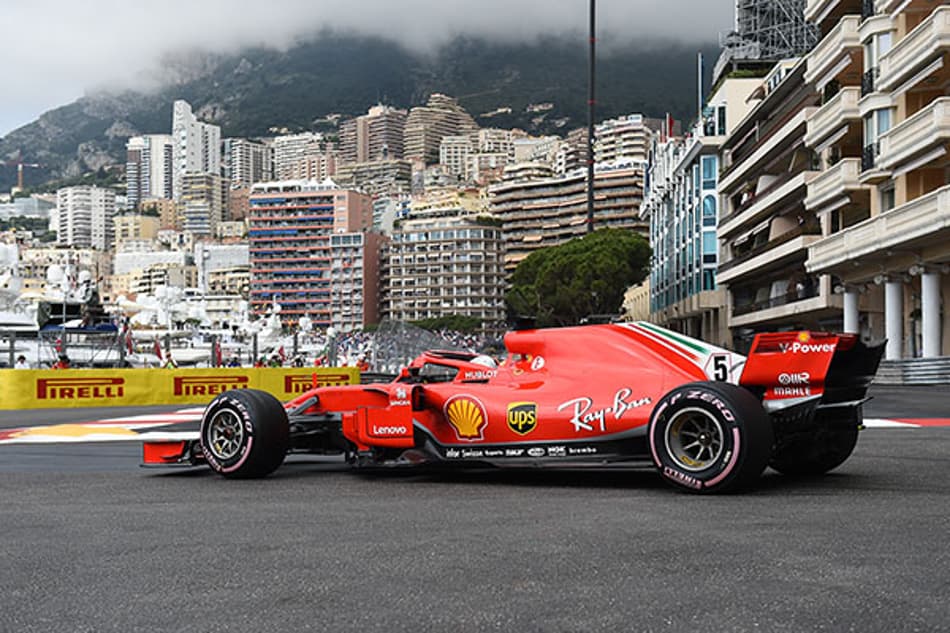Vettel em segundo elogia Ricciardo: “homem do dia, merece a pole”