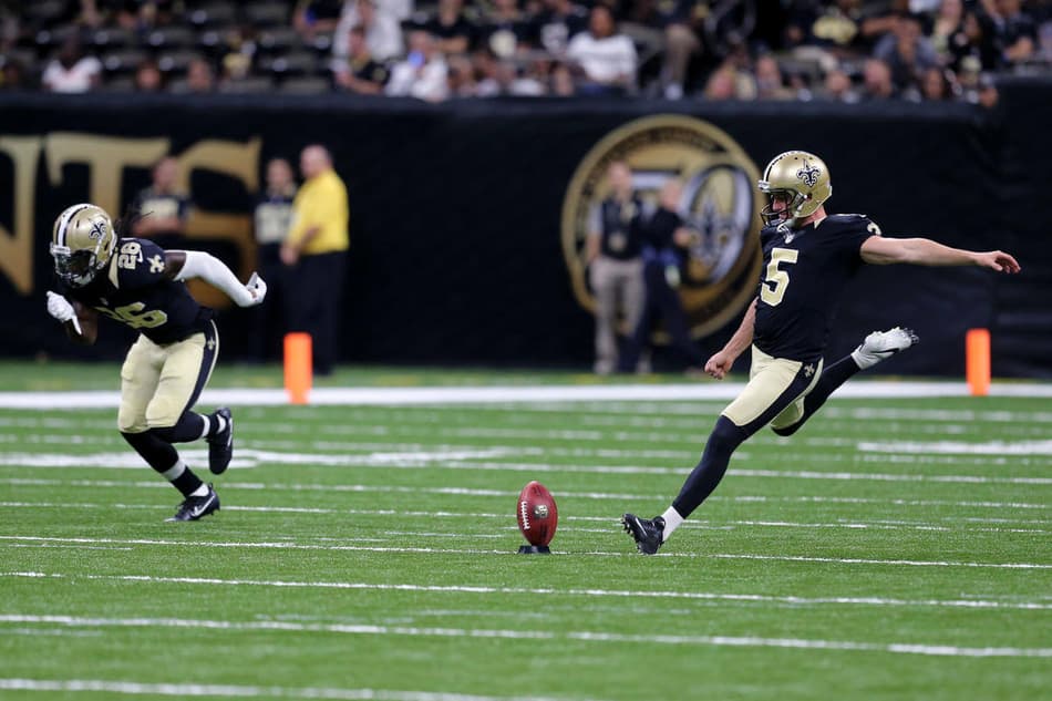 Como as mudanças na regra do kickoff influenciam o jogo e a segurança dos atletas?