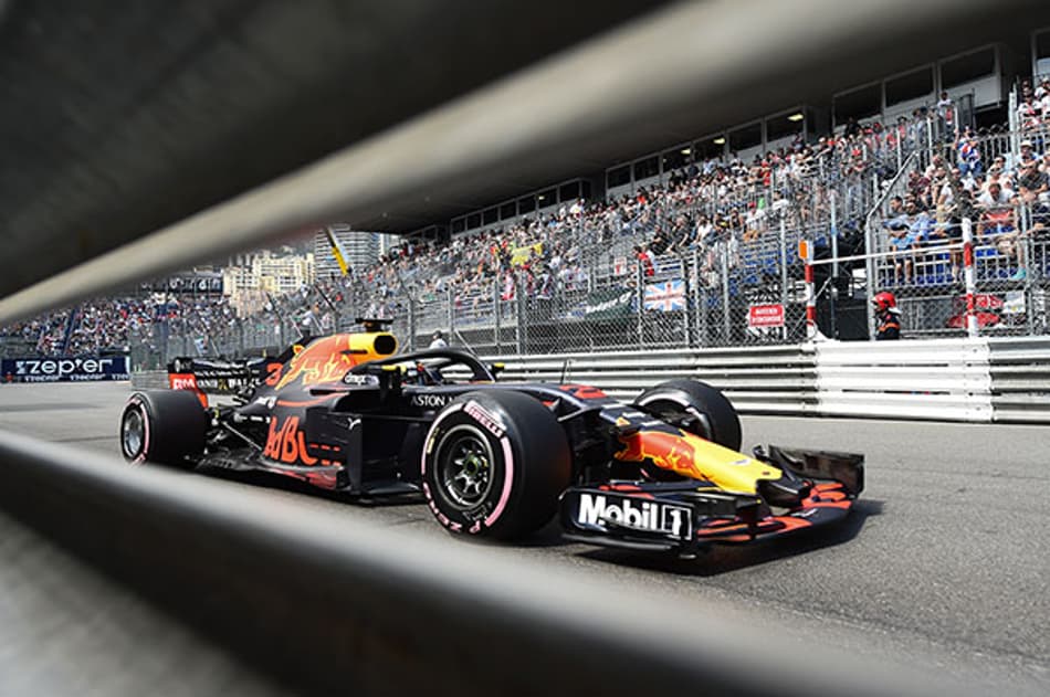 Ricciardo dominante espera que a diferença “aperte” no sábado