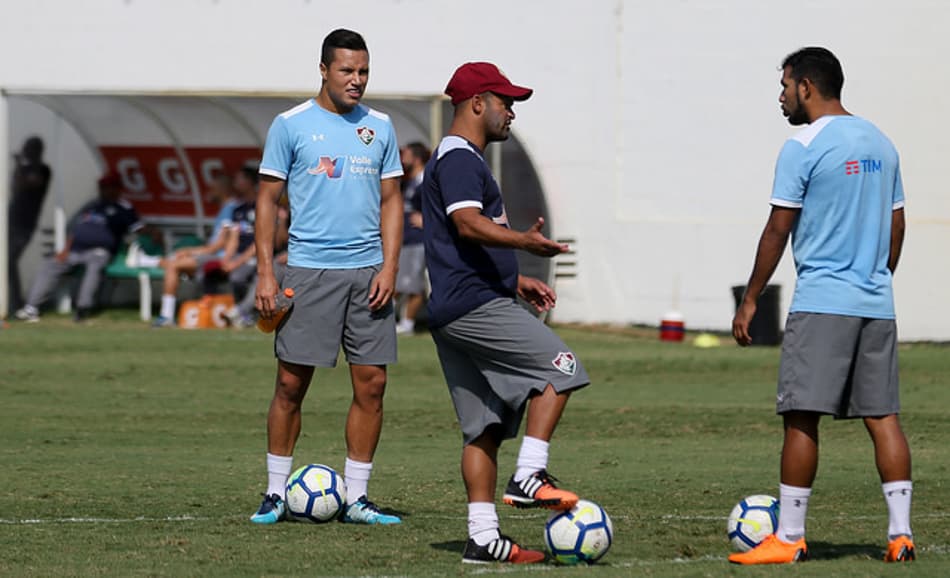 Fluminense faz treino tático antes de confronto com a Chapecoense