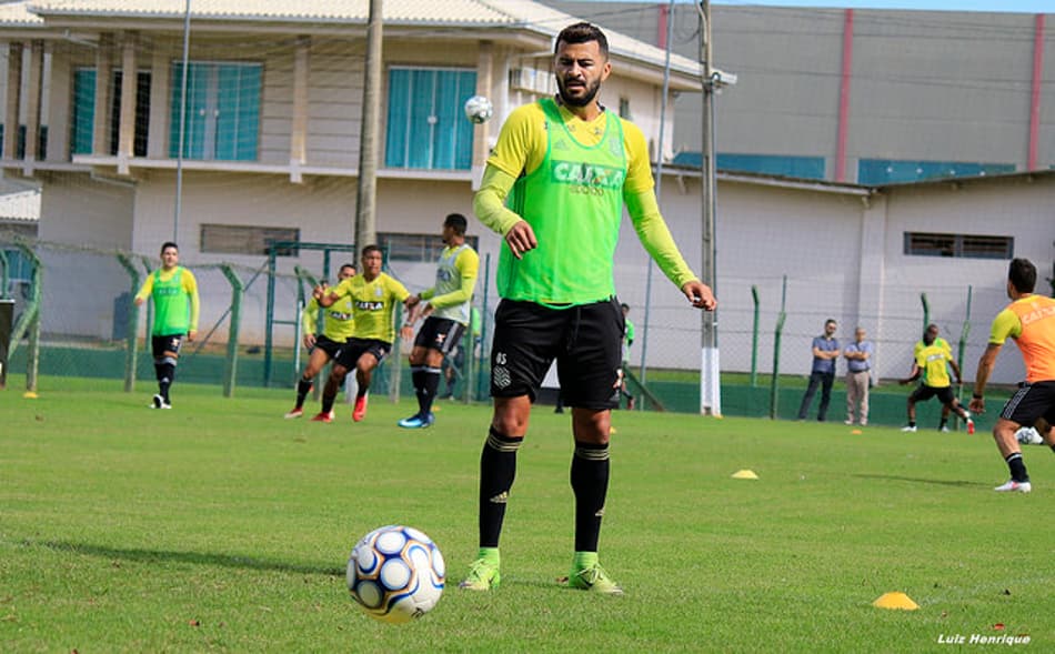 Lateral-esquerdo do Figueirense espera sequência positiva na Série B