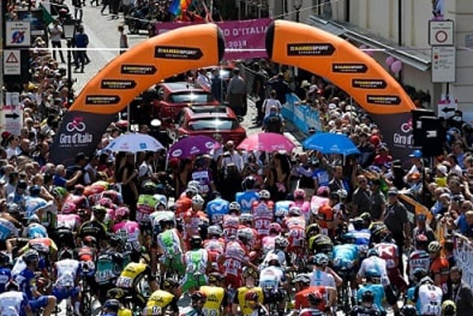 Ciclista Chris Froome assume a liderança da 19ª etapa do Giro