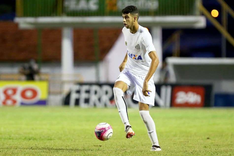 Com estreante e Léo Cittadini, Cuca relaciona 22 jogadores no Santos