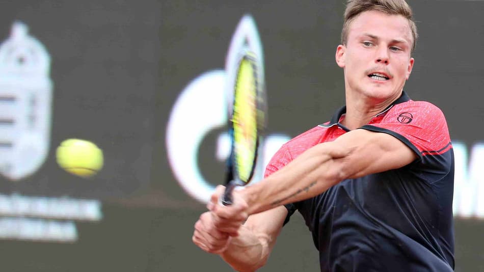 Fucsovics bate Fognini e desafia Djokovic em Paris