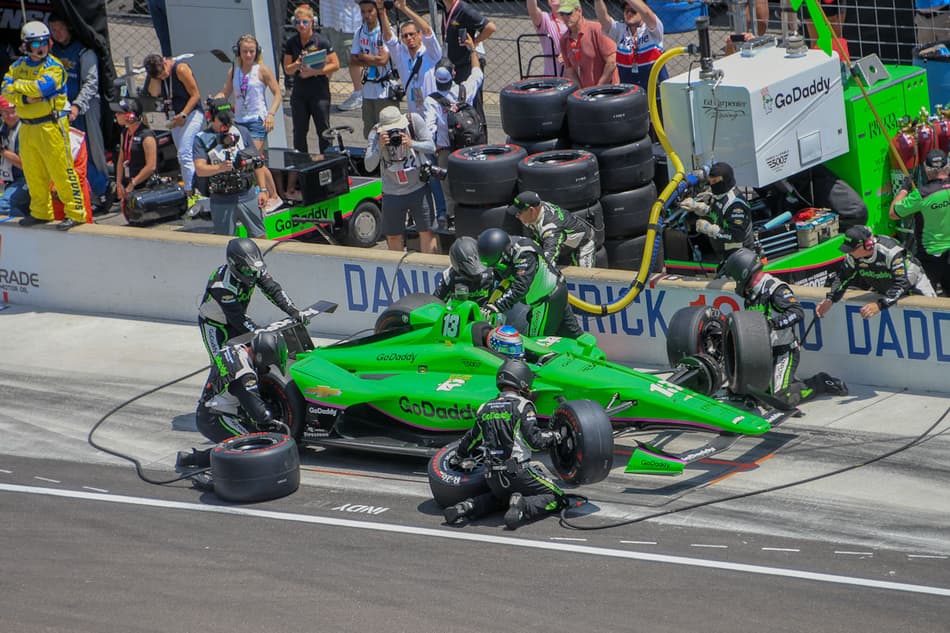 Na despedida de sua carreira, Danica Patrick não entende o acidente e destaca dificuldade da IndyCar
