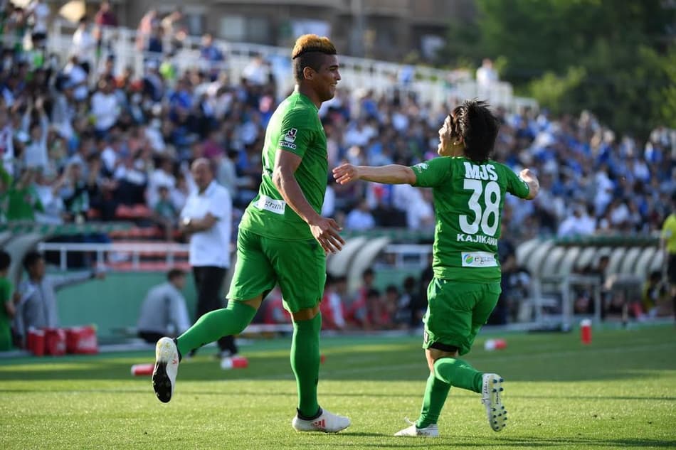Ex-Vitória brilha no futebol japonês com a camisa do Verdy Tokyo