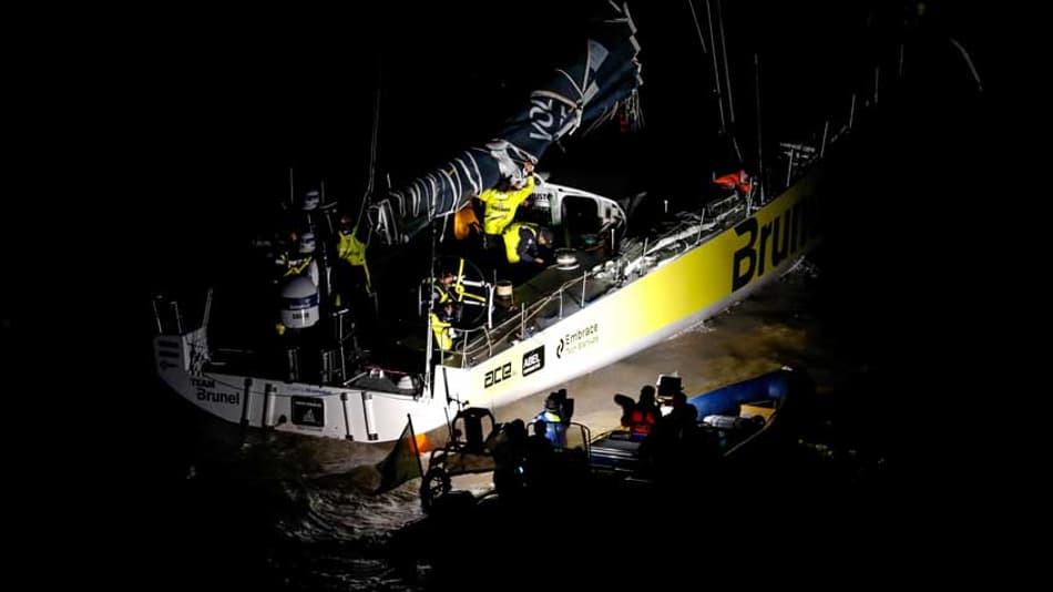 Barco de Martine Grael termina etapa da Volvo em segundo lugar