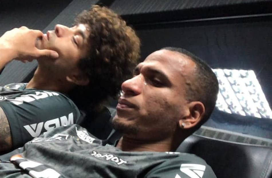 Otero se emociona ao se despedir dos companheiros de equipe