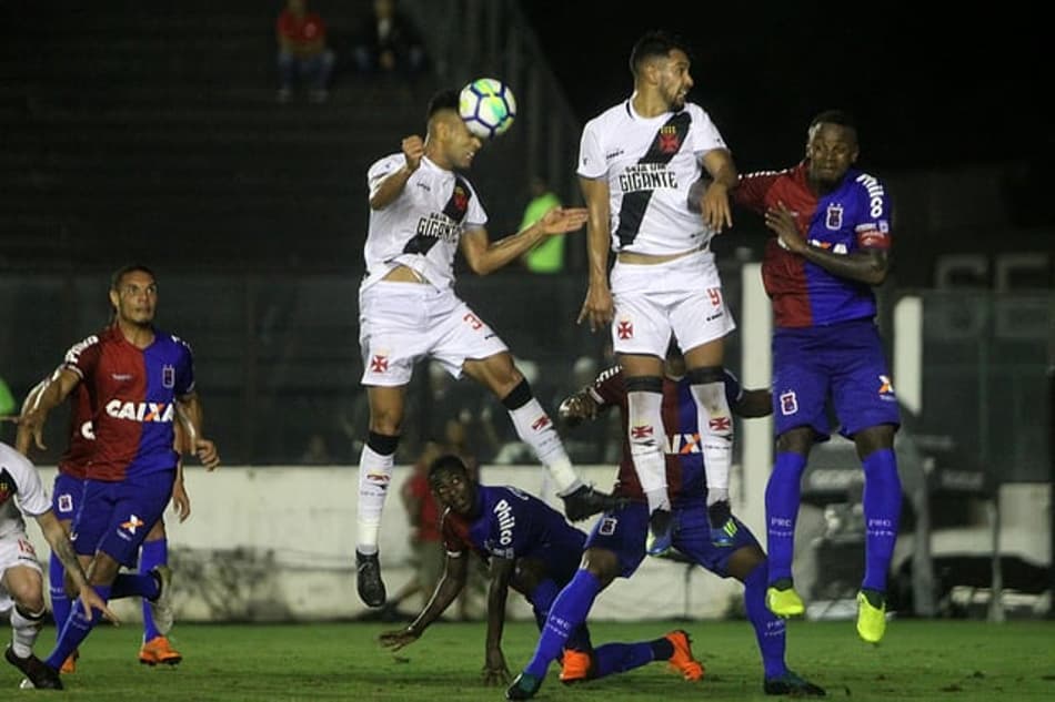 Werley sofre fratura no braço, fará cirurgia e só volta depois da Copa