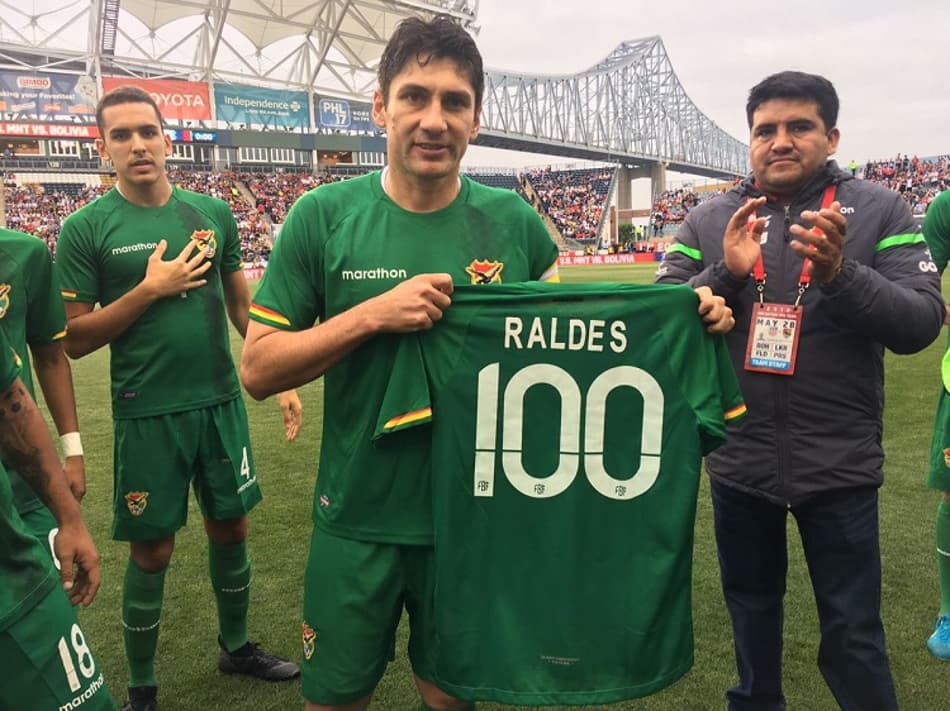 Zagueiro boliviano Ronald Raldes anuncia sua aposentadoria
