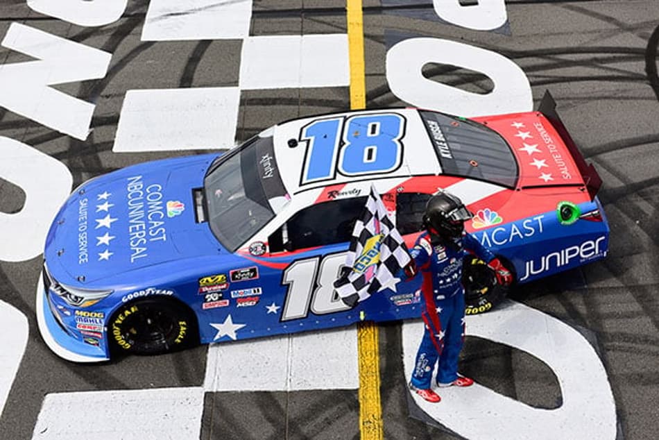 Kyle Busch reivindica sua primeira vitória da NASCAR Xfinity Series