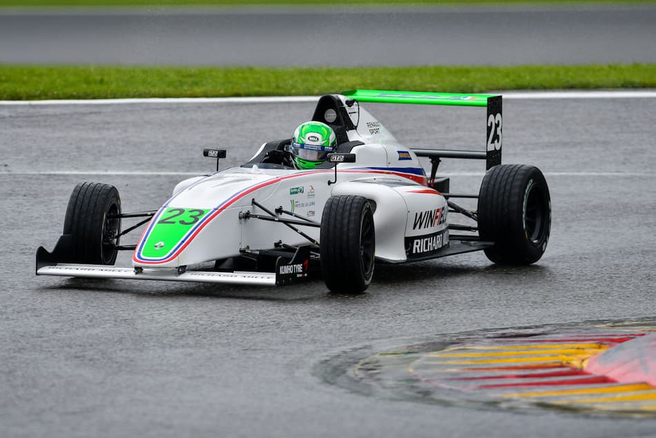F4 Francesa: Na reta final da briga pelo título, Collet mantém foco e corre pela 1ª vez em Jerez