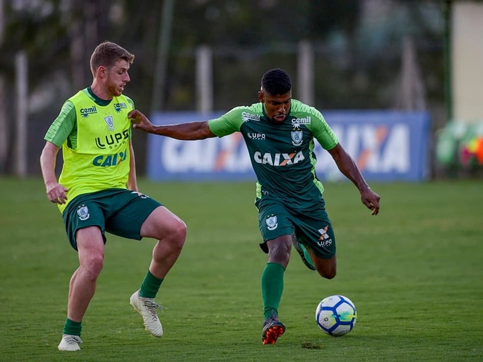 De olho no clássico com o Galo, América-MG segue preparação