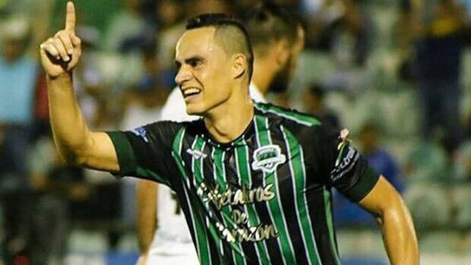 Livre no mercado, atacante Victor Rangel não descarta volta ao Brasil