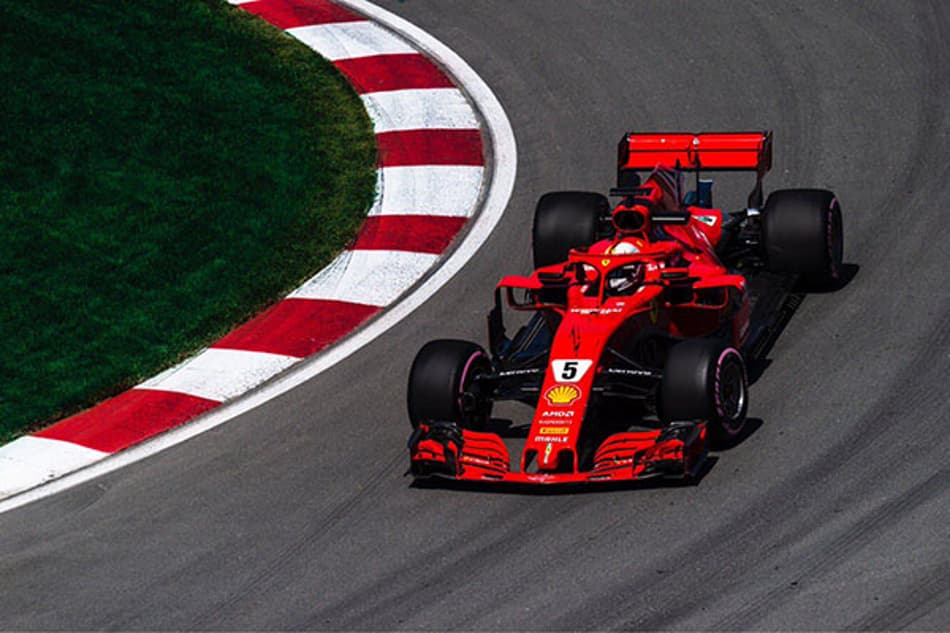 Vettel recebe atualização no motor Ferrari, Mercedes adia novidades