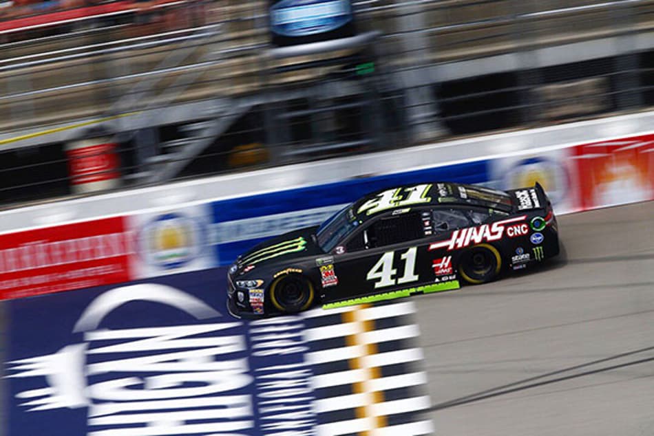 Kurt Busch conquista pole da NASCAR no Michigan Speedway