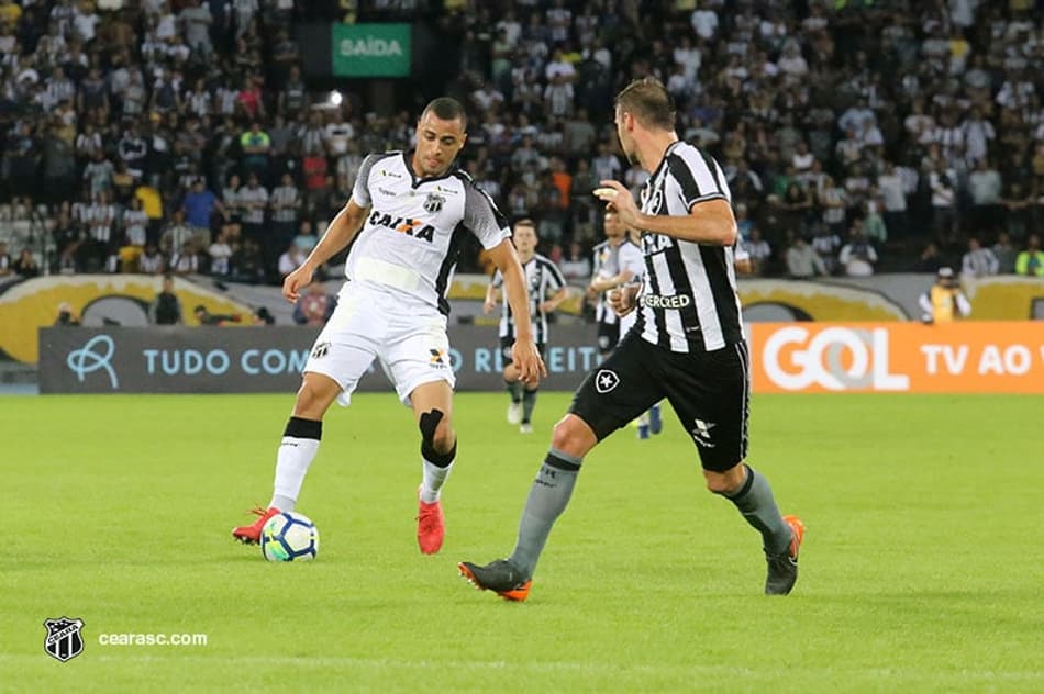 Reforço para 2019, Arthur busca seu 18º gol no ano contra o Palmeiras