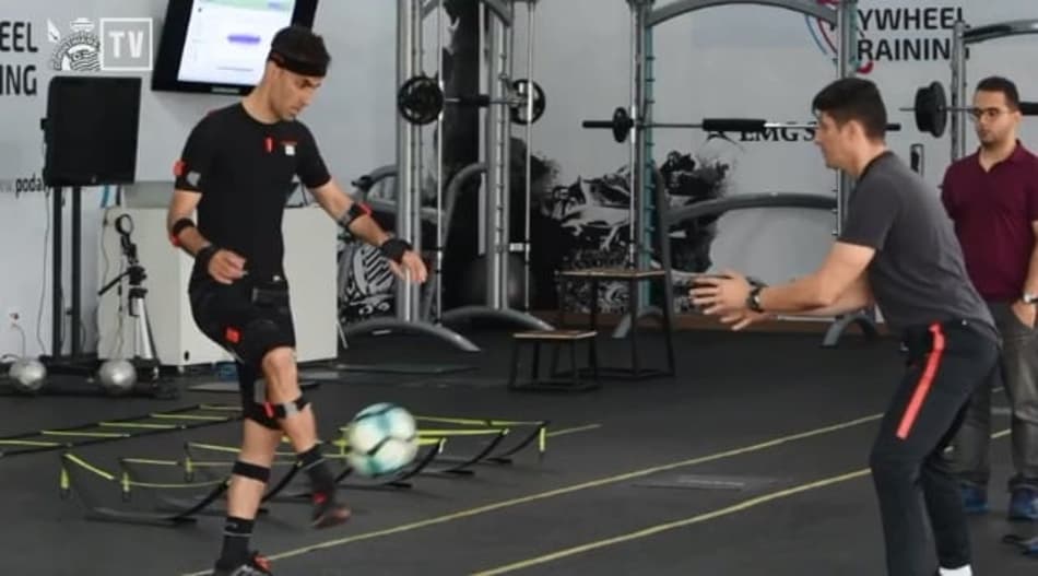 De férias, atacante Jonas treina no CT do Corinthians; veja o vídeo