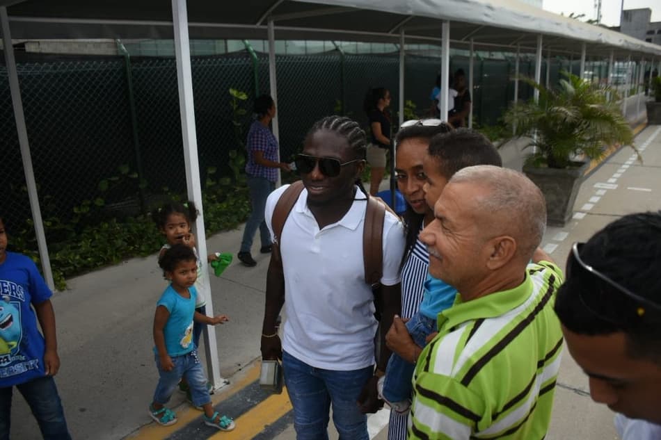 Chará desembarca no Brasil para assinar com o Atlético-MG