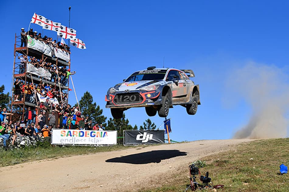 Neuville supera Ogier na Itália e vence Rally da Sardenha
