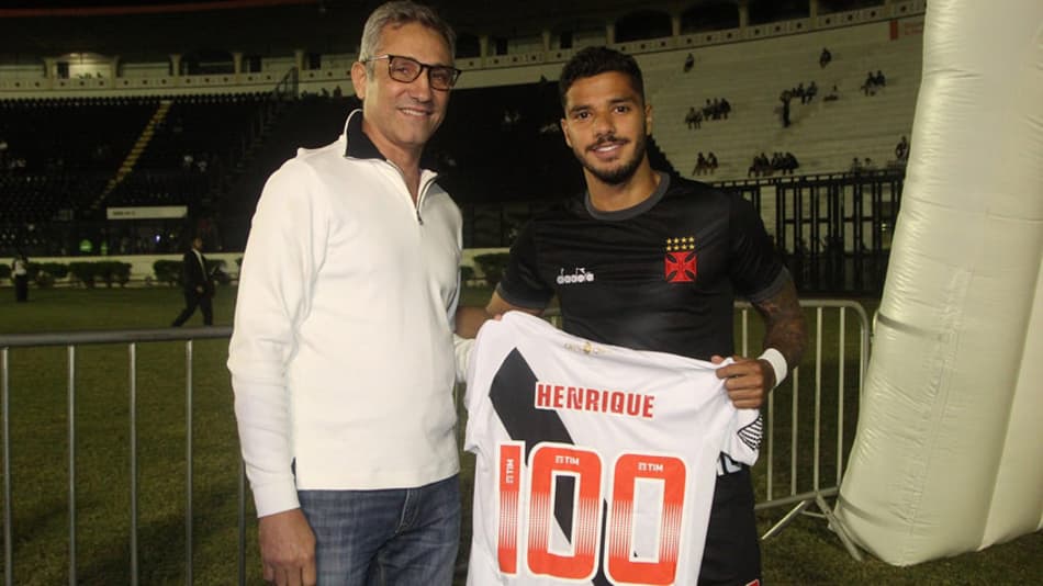Henrique completa 100 jogos pelo Vasco e relembra os 13 anos de clube