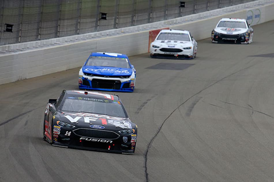 NASCAR: Clint Bowyer surpreende e garante triunfo em Michigan