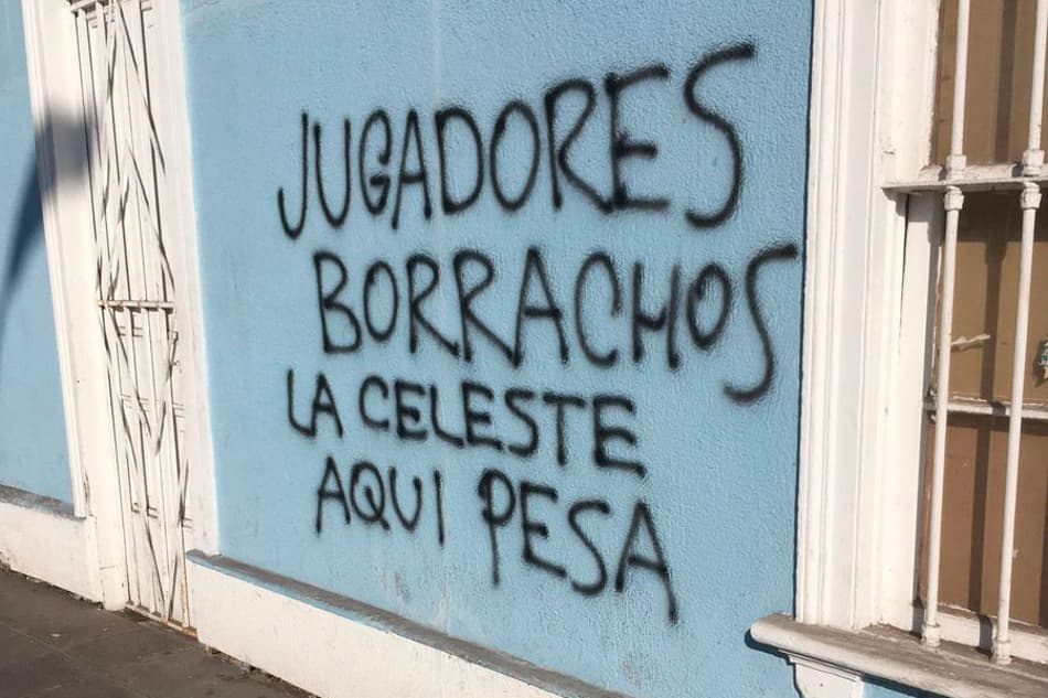 Depois de goleada, sede do Iquique amanhece pichada