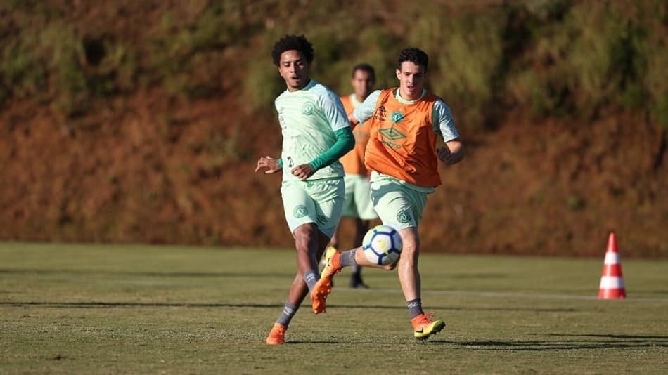 Recuperado, Osman reencontra América-MG e mira vitória da Chape