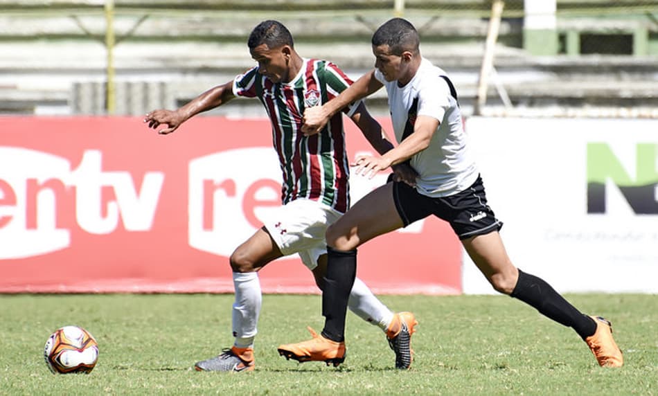 Volante do Flu celebra convocação para treinos da Seleção Sub-20