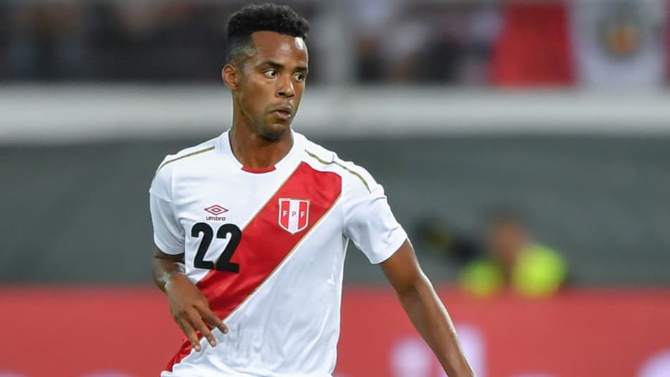 Lesão afasta meia da seleção peruana dos gramados por um mês