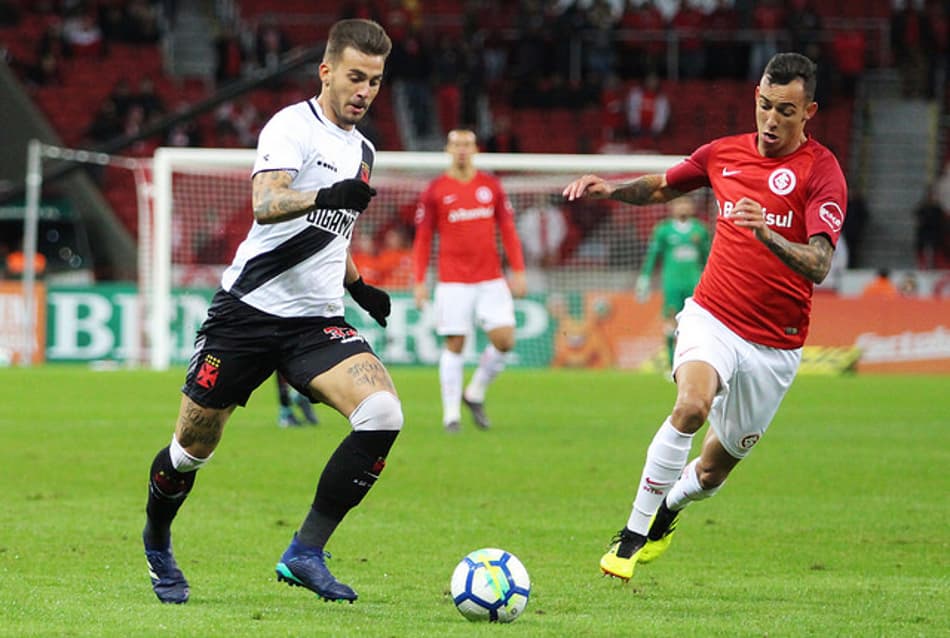 Números da Bola: Contra o Inter, Vasco bateu seu recorde de passes errados no Brasileiro
