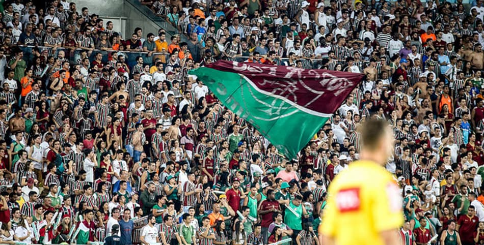 Torcida do Fluminense no Maracanã, em duelo contra o Santos