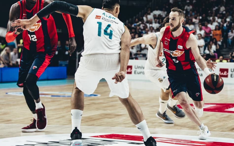 Real Madrid vence o segundo jogo e empata série final da liga ACB