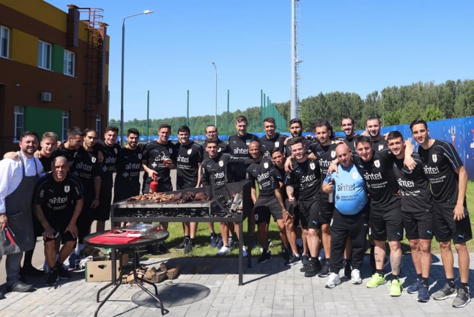 Com churrasco e piscina, Uruguai se prepara para próximo jogo da Copa