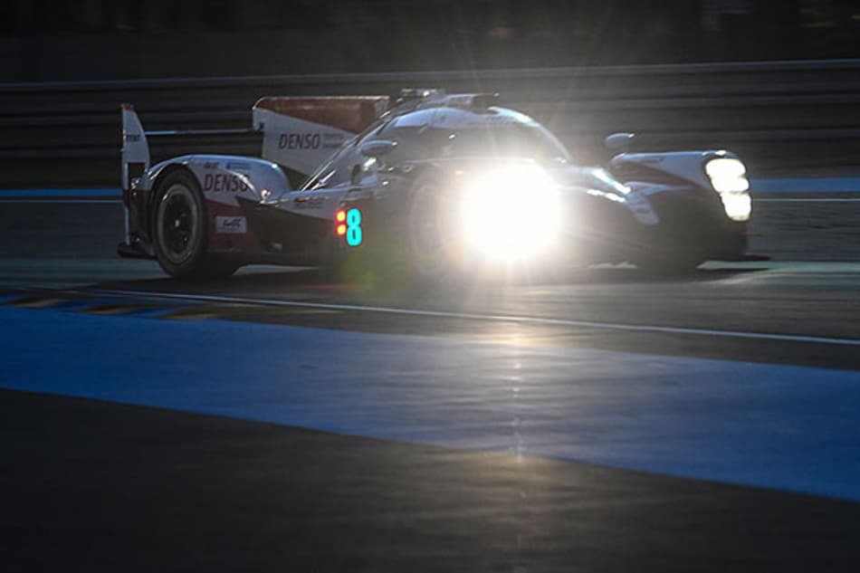 24h de Le Mans: Toyota #8 toma punição e o #7 abre boa vantagem após nove horas