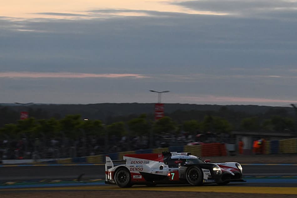 24h de Le Mans: Toyota #7 lidera após metade da disputa realizada; trio de Alonso é segundo