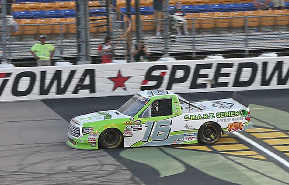 Moffitt vence no Iowa e se aproxima de Gragson no campeonato da Truck Series