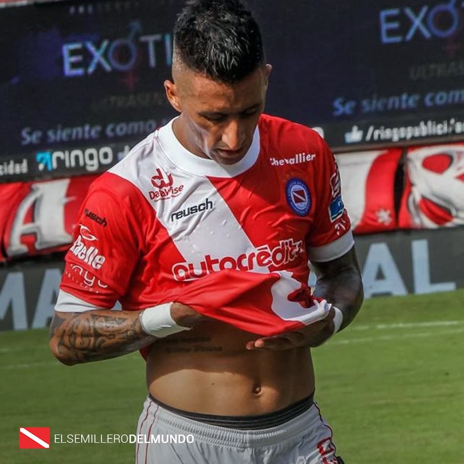 Ex-Palmeiras e Grêmio, Lucas Barrios rescinde contrato com time argentino