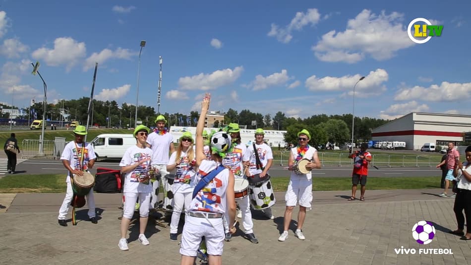 VÍDEO: Inspirado no ritmo brasileiro, russo anima Moscou com escola de samba