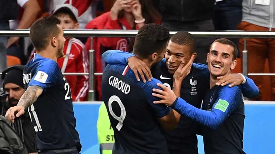 Imagens do jogo entre França e Peru