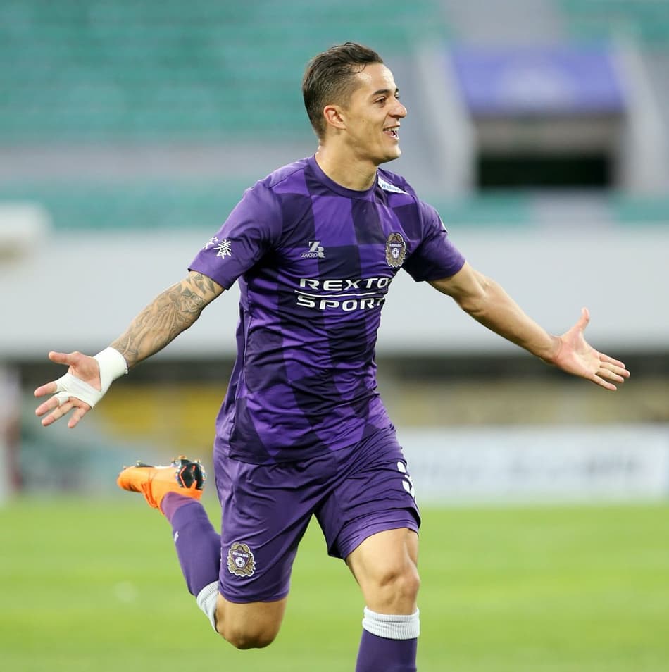 Destaque na Ásia, atacante diz que brasileiros foram preteridos pós 7 a 1