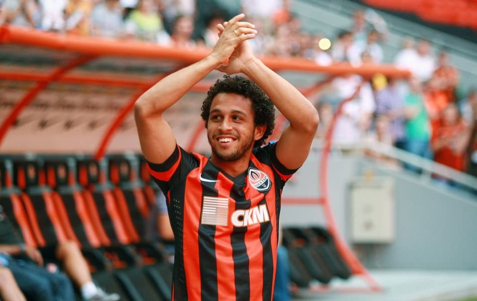 Com gols brasileiros, Shakhtar vence e segue líder isolado na Ucrânia