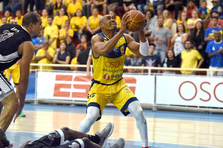 De virada, Corinthians bate São José, conquista Liga Ouro e vai para o NBB