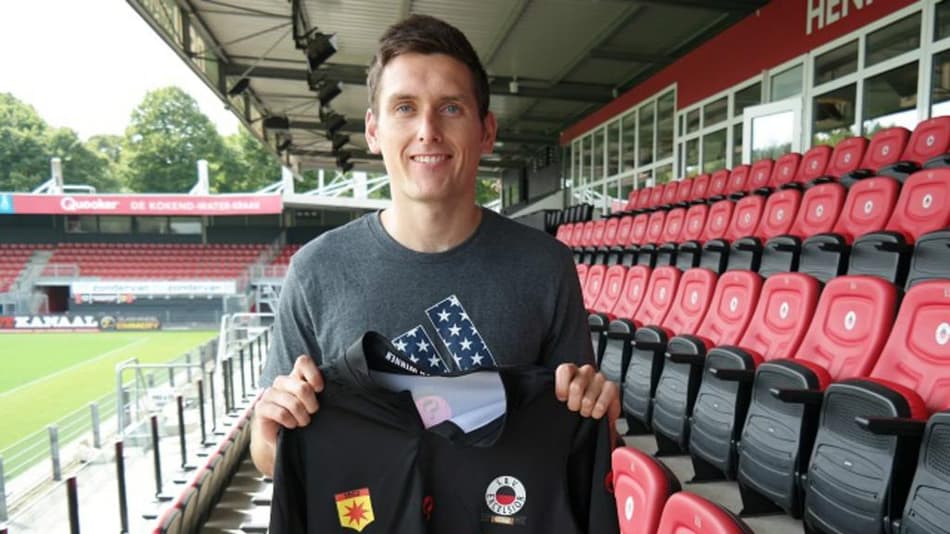 Ex-time de Kaká acerta com zagueiro do futebol holandês